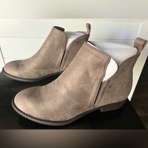 NWT City Classified Booties